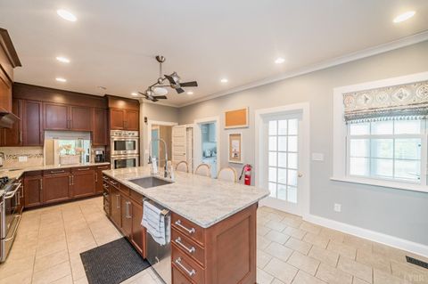 Tiny photo for 7821 Bellevue Road, Forest, VA 24551 (MLS # 363513)