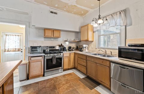 Tiny photo for 1111 Jackson Street, Lynchburg, VA 24504 (MLS # 364076)