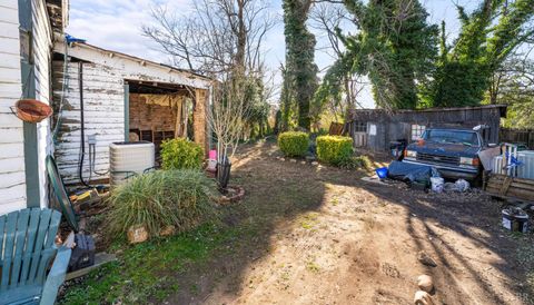 Tiny photo for 1111 Jackson Street, Lynchburg, VA 24504 (MLS # 364076)