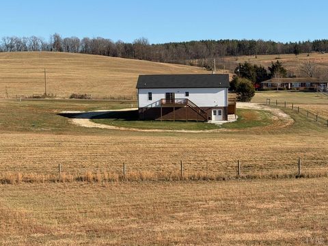 Tiny photo for 2779 Oakville Road, Appomattox, VA 24522 (MLS # 363570)