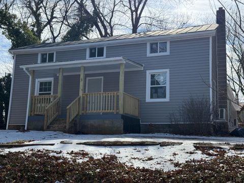 Photo of 3 Watts St Ext St, Gretna, VA 24557 (MLS # 364465)