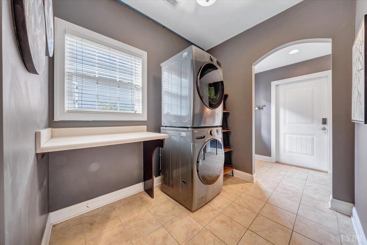 Lynchburg, Virginia 24502, United States, 3 Bedrooms Bedrooms, ,2 BathroomsBathrooms,Residential,Active,76709