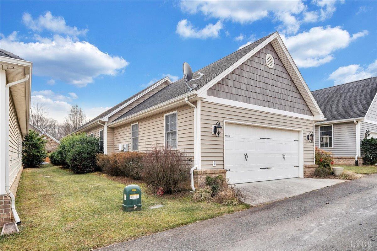 Lynchburg, Virginia 24502, United States, 3 Bedrooms Bedrooms, ,2 BathroomsBathrooms,Residential,Active,76709