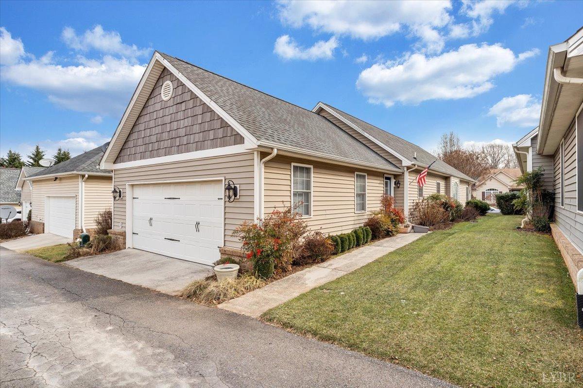 Lynchburg, Virginia 24502, United States, 3 Bedrooms Bedrooms, ,2 BathroomsBathrooms,Residential,Active,76709