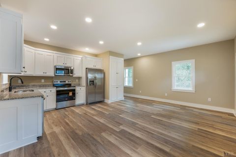 Tiny photo for 1513 Monsview Place, Lynchburg, VA 24504 (MLS # 366462)