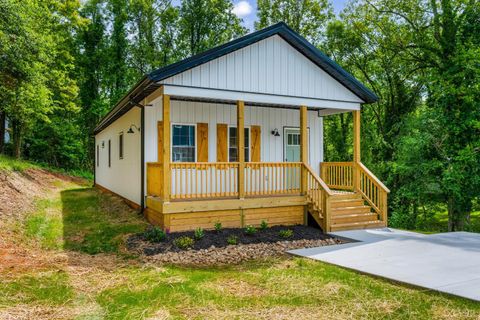 Photo of 1513 Monsview Place, Lynchburg, VA 24504 (MLS # 366462)