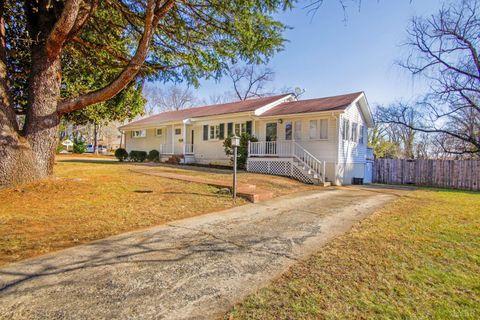 Tiny photo for 2208 Mimosa Drive, Lynchburg, VA 24503 (MLS # 363905)