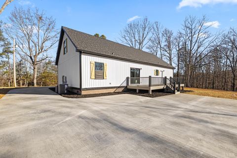 Tiny photo for 200 Saunders Point Road, Huddleston, VA 24104 (MLS # 364415)