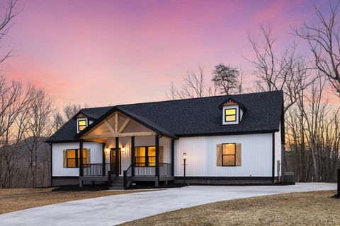 Tiny photo for 200 Saunders Point Road, Huddleston, VA 24104 (MLS # 364415)