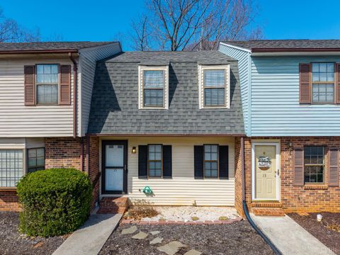 Photo of 15 Beacon Court, Lynchburg, VA 24502 (MLS # 365137)