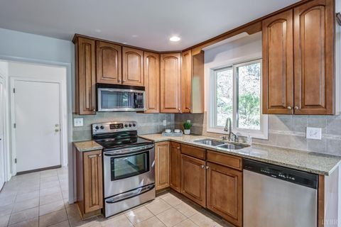 Tiny photo for 2120 Surrey Place, Lynchburg, VA 24503 (MLS # 362308)