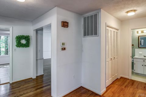 Tiny photo for 2120 Surrey Place, Lynchburg, VA 24503 (MLS # 362308)