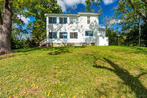 Tiny photo for 199 Peninsula Point, Lynch Station, VA 24571 (MLS # 362734)