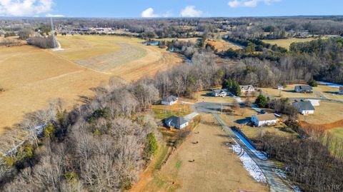 Tiny photo for 681 Cornfield Lane, Appomattox, VA 24522 (MLS # 363821)