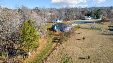Tiny photo for 681 Cornfield Lane, Appomattox, VA 24522 (MLS # 363821)