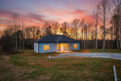 Tiny photo for 681 Cornfield Lane, Appomattox, VA 24522 (MLS # 363821)