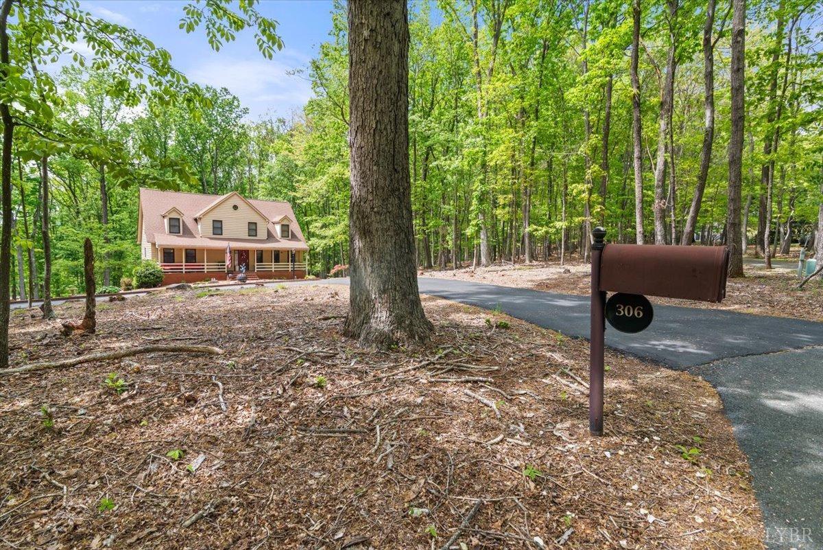 306 Fox Runn Drive, Lynchburg, Virginia image 3