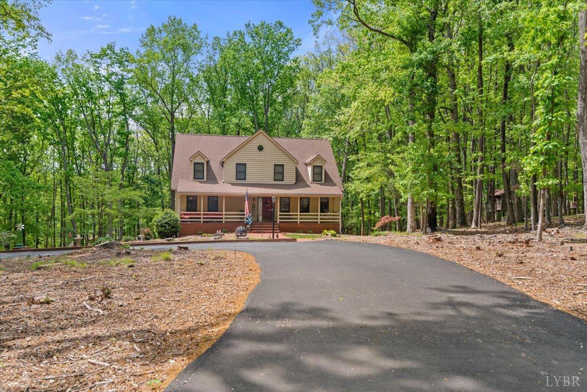 306 Fox Runn Drive, Lynchburg, Virginia image 1