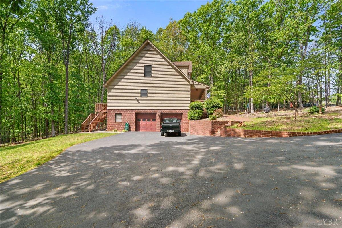 306 Fox Runn Drive, Lynchburg, Virginia image 4
