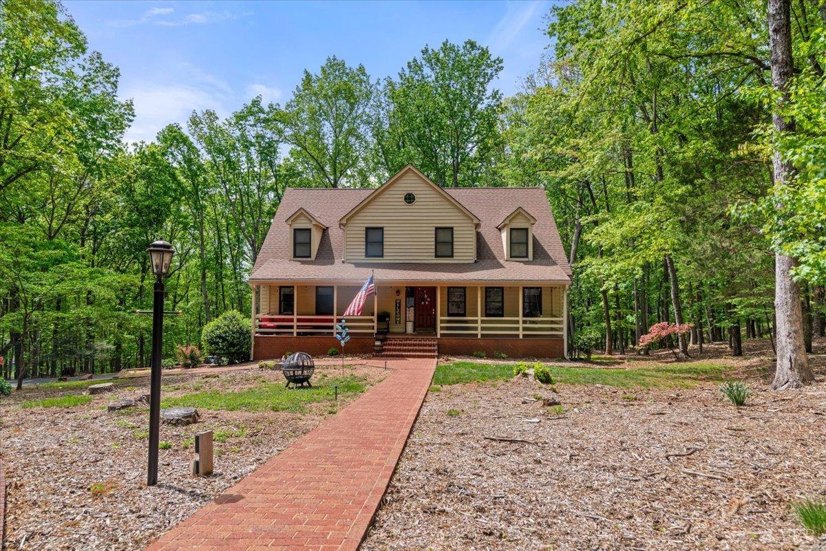 306 Fox Runn Drive, Lynchburg, Virginia image 2
