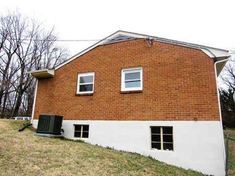 Tiny photo for 207 Martins Lane, Madison Heights, VA 24572 (MLS # 364817)