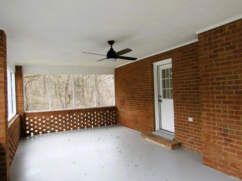 Tiny photo for 207 Martins Lane, Madison Heights, VA 24572 (MLS # 364817)