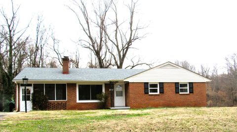 Photo of 207 Martins Lane, Madison Heights, VA 24572 (MLS # 364817)