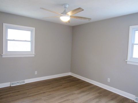 Tiny photo for 207 Martins Lane, Madison Heights, VA 24572 (MLS # 364817)