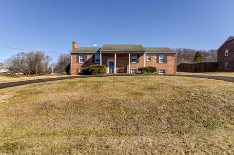 Tiny photo for 211 Robin Drive, Lynchburg, VA 24502 (MLS # 364178)