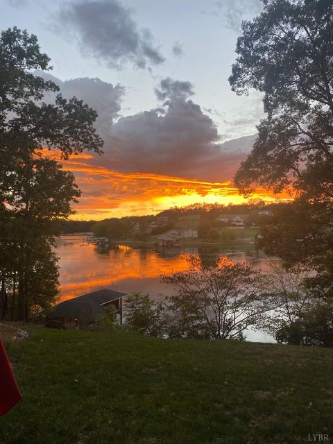 Tiny photo for 497 Long Island Drive, Moneta, VA 24121 (MLS # 364105)