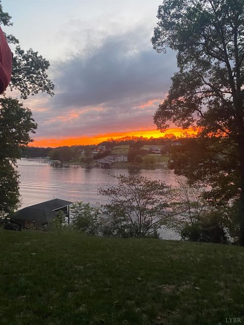 Tiny photo for 497 Long Island Drive, Moneta, VA 24121 (MLS # 364105)