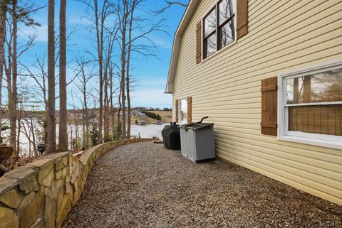 Tiny photo for 497 Long Island Drive, Moneta, VA 24121 (MLS # 364105)