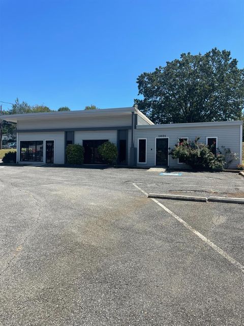 Photo of 1401 Lakeside Drive, Lynchburg, VA 24501 (MLS # 361674)