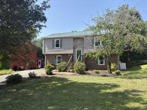 Photo of 118 Tomahawk Drive, Lynchburg, VA 24502 (MLS # 367754)