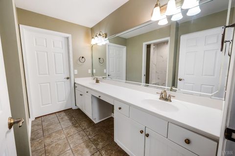 Tiny photo for 1118 Jefferson Way, Forest, VA 24551 (MLS # 366269)