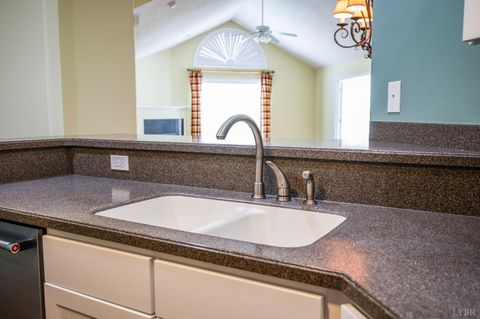 Tiny photo for 1118 Jefferson Way, Forest, VA 24551 (MLS # 366269)