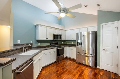 Tiny photo for 1118 Jefferson Way, Forest, VA 24551 (MLS # 366269)