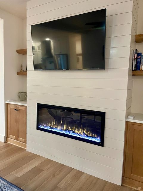 Tiny photo for 807 Grove Street, Bedford, VA 24523 (MLS # 363917)