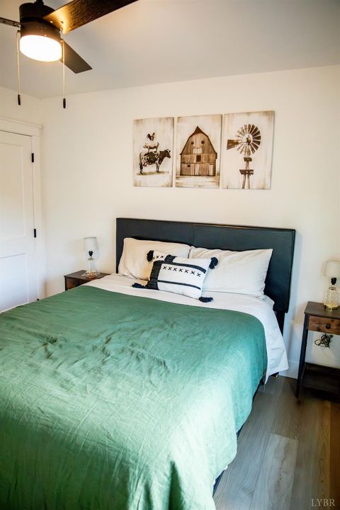 Tiny photo for 807 Grove Street, Bedford, VA 24523 (MLS # 363917)