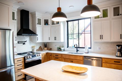 Tiny photo for 807 Grove Street, Bedford, VA 24523 (MLS # 363917)