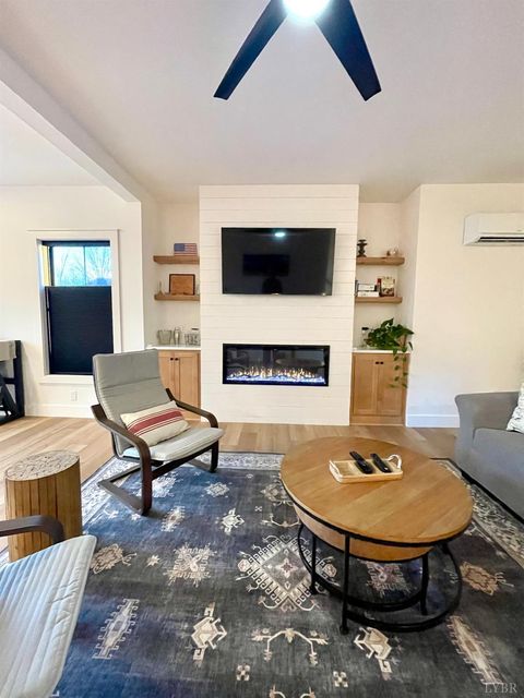 Tiny photo for 807 Grove Street, Bedford, VA 24523 (MLS # 363917)