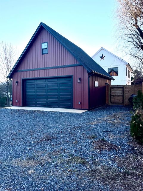 Tiny photo for 807 Grove Street, Bedford, VA 24523 (MLS # 363917)