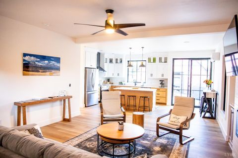 Tiny photo for 807 Grove Street, Bedford, VA 24523 (MLS # 363917)