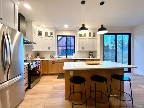 Tiny photo for 807 Grove Street, Bedford, VA 24523 (MLS # 363917)