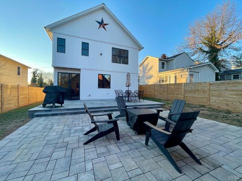 Tiny photo for 807 Grove Street, Bedford, VA 24523 (MLS # 363917)