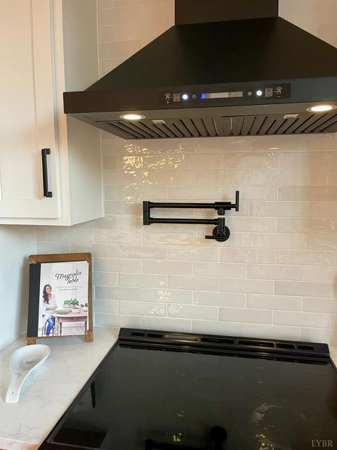 Tiny photo for 807 Grove Street, Bedford, VA 24523 (MLS # 363917)