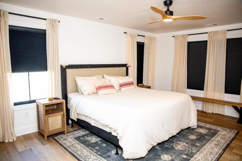 Tiny photo for 807 Grove Street, Bedford, VA 24523 (MLS # 363917)