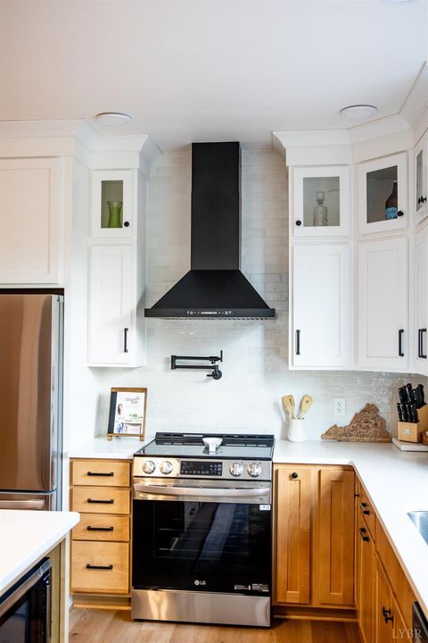 Tiny photo for 807 Grove Street, Bedford, VA 24523 (MLS # 363917)