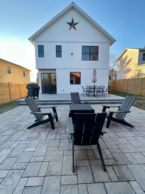 Tiny photo for 807 Grove Street, Bedford, VA 24523 (MLS # 363917)