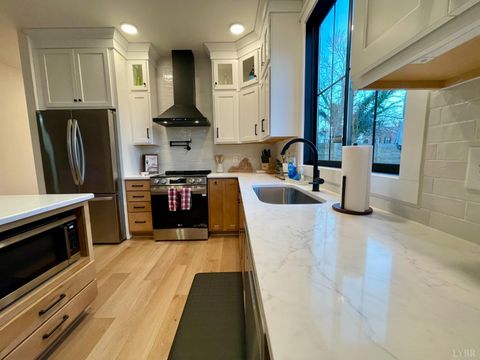 Tiny photo for 807 Grove Street, Bedford, VA 24523 (MLS # 363917)